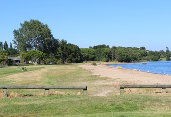 Lake Rotorua at Holdens Bay - Lake side