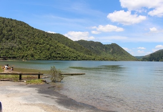 Lake Tikitapu at Beach