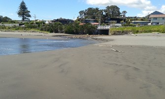 Waimoku Stream facing the beach